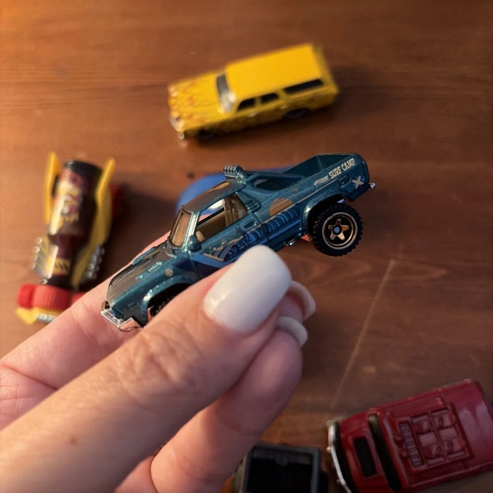 LOT OF 17 HOT WHEELS VEHICLES